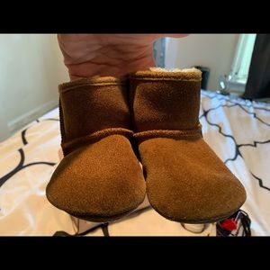 2/3 baby uggs